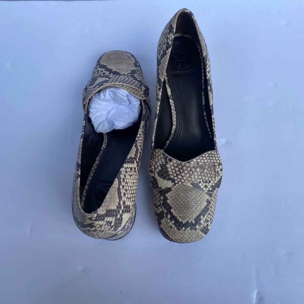 Tory Burch Bond 55MM Pump Printed Snake - Picture 10 of 16